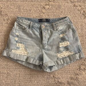 Hollister high-rise Mom short 3 inch, size 9